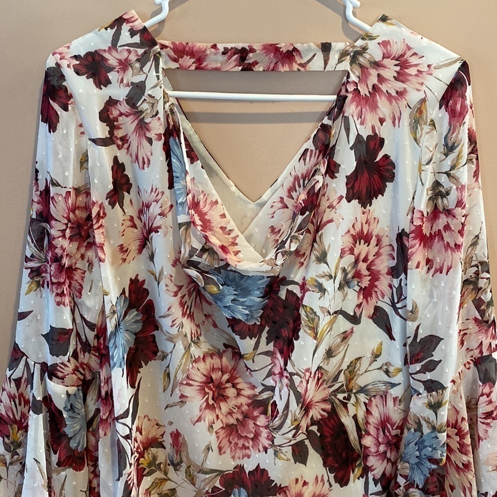 Floral V-Neck Blouse - Picture 5 of 5